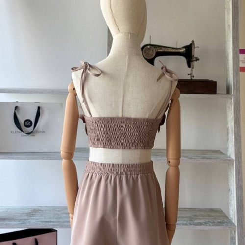 Set flowers top and skort new, beige, size medium