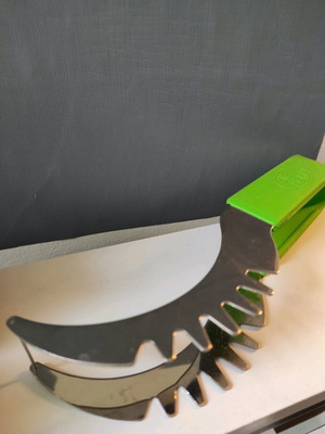 Watermelon cutting tool like new