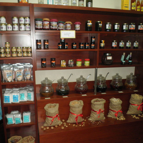 Coffee shop and nut shop equipment in very good condition