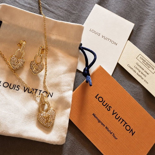 Louis Vuitton heart necklace and earrings set, 18K gold plated