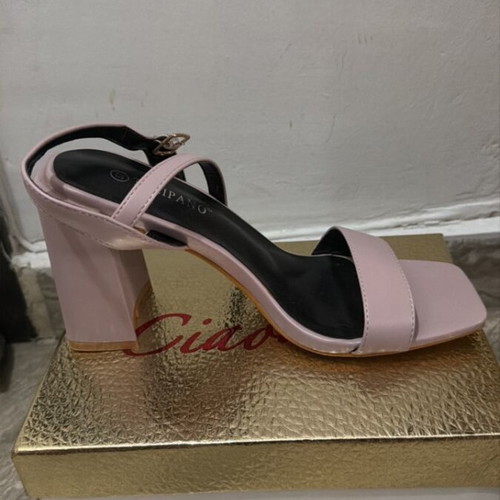 Lilac sandals size 37 with 9 cm heel like new