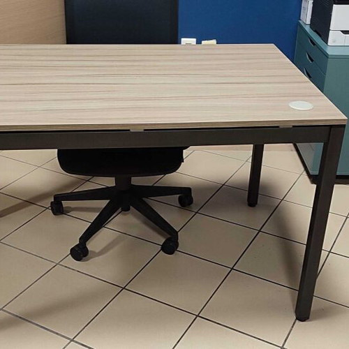 Γραφείο Sigma σαν καινούργιο με επιφάνεια μελαμίνης 120x80cm