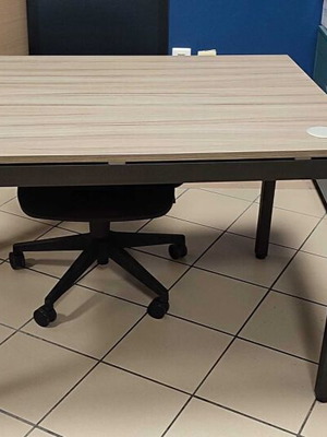 Γραφείο Sigma σαν καινούργιο με επιφάνεια μελαμίνης 120x80cm