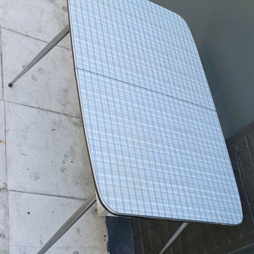 Formica dining table foldable with metal legs like new