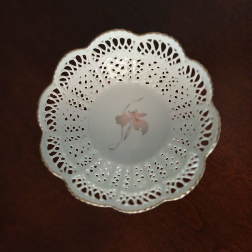 Debelly Fine Porselain Decorative Porcelain Bowl like new