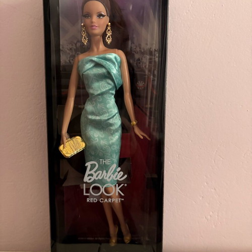 The Barbie Look Red Carpet Black Label 2013 like new