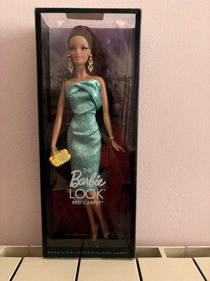 The Barbie Look Red Carpet Black Label 2013 like new