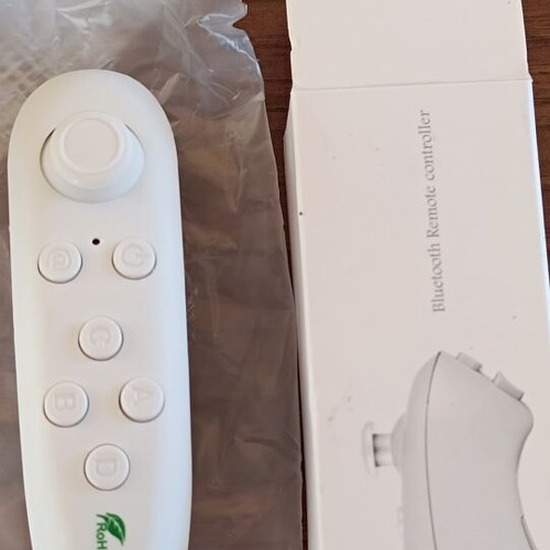 VR BOX virtual reality glasses with Bluetooth remote control like new