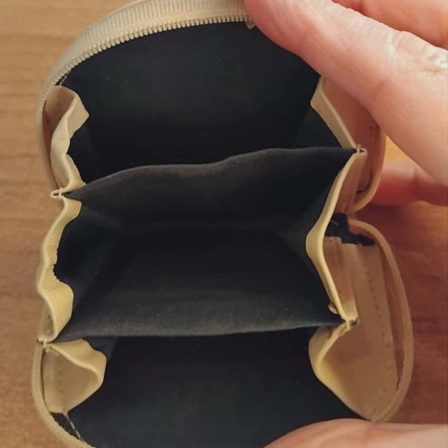 Leather coin wallet like new, beige, 8x9 cm