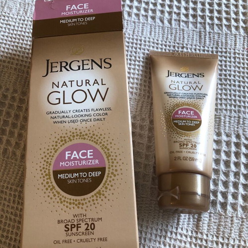 Jergens Natural Glow face moisturizer new, medium