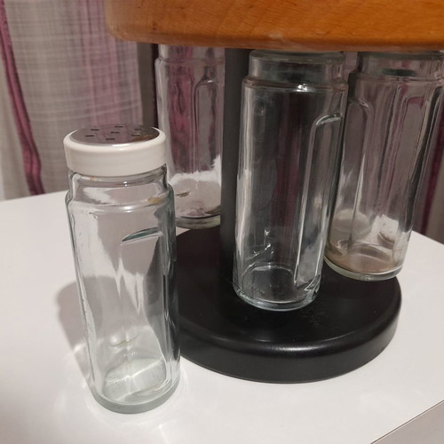 Leifheit spice rack used with 6 jars, rotating