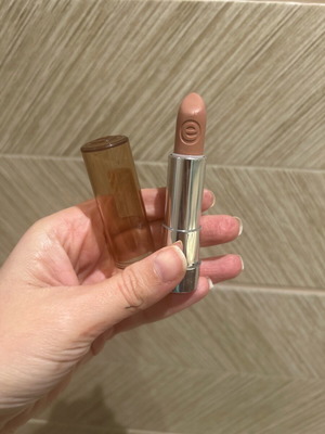 Essence Sheer & Shine Lipstick 04 Hidden Secret like new