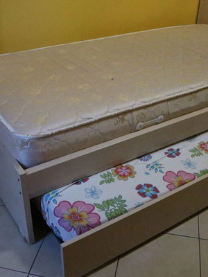 Neoset bedroom set like new with beds and bookshelf