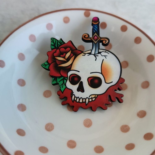 Pin multicolored new with skull and rose design
