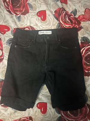 Τζιν Bershka βερμούδα σαν καινούργιο, μέγεθος EUR 40, μαύρο