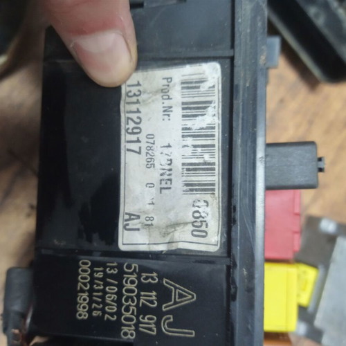 Fuse box for Opel Vectra C 13112917 AJ used