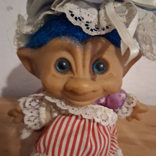 Efxoulis figure used, with diamond detail
