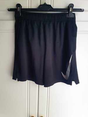 Nike Dri Fit Boys' Shorts used, size 146 cm, black