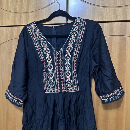 Emery Rose black boho dress with embroidery size L like new