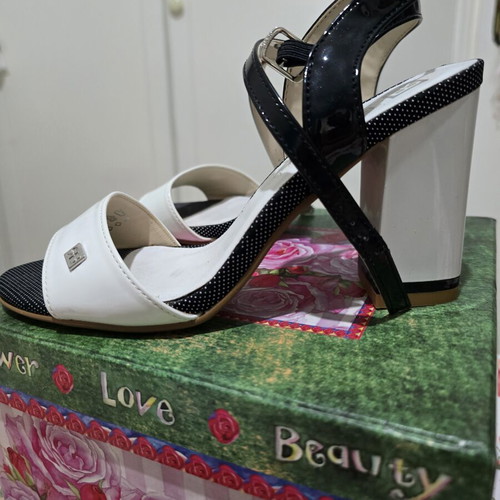 Vintage Industries sandals platform size 37 new, black multicolor