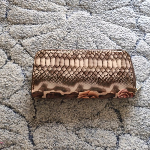 Glossy leather wallet 20x10 cm