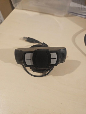 Logitech Full HD 1080p C920 series webcam with lens cover