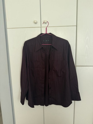 Mango button up shirt like new, burgundy, size M