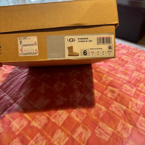 Ugg Australia boots size 37 like new, beige and pink