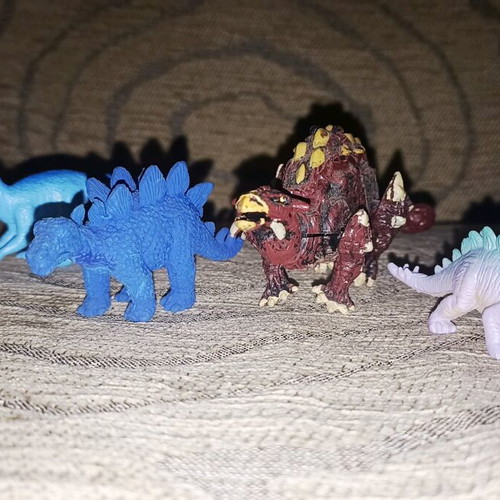 Dinosaur figures used, set of 6 pieces