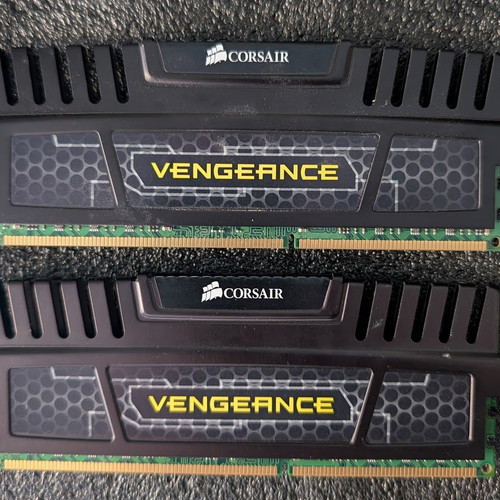 Corsair Vengeance 8GB DDR3 RAM 2x4GB 1600MHz like new