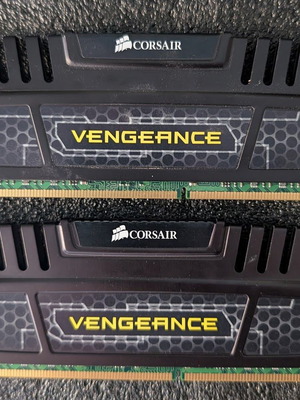 Corsair Vengeance 8GB DDR3 RAM 2x4GB 1600MHz like new