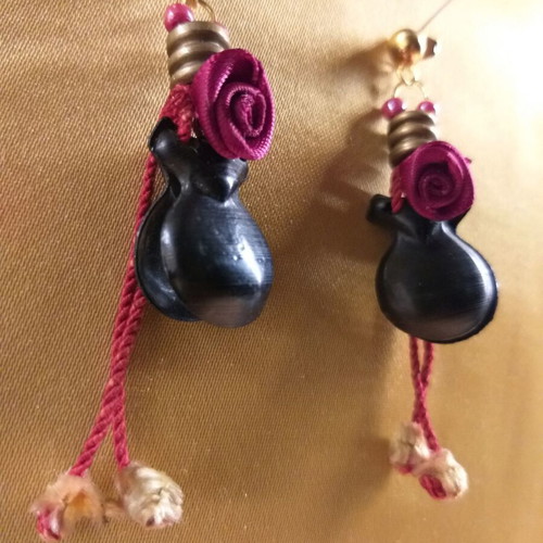 Castanets earrings stud with burgundy red roses