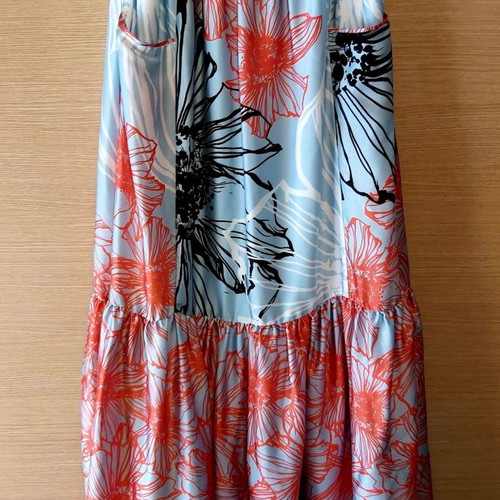 Maxi satin skirt TEEM size S new with unique print