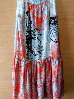 Maxi satin skirt TEEM size S new with unique print
