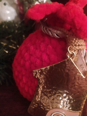 Handmade knitted pomegranate with house charm new