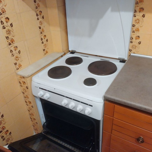 Hagen kitchen stove used with 2 trays and grill