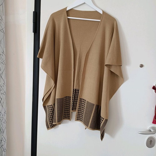 Women's scarf like new camel color with geometric patterns
