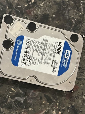 Western Digital Caviar Blue 640GB hard drive like new, SATA
