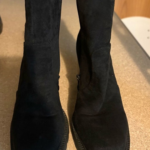 Suede boots size 38 new, very comfy, black