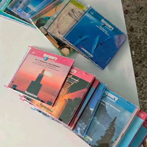 VCD Discovery documentary like new, 190 titles in cases