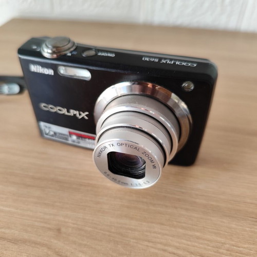 Nikon COOLPIX S630 digital camera like new, 12MP, 7x optical zoom