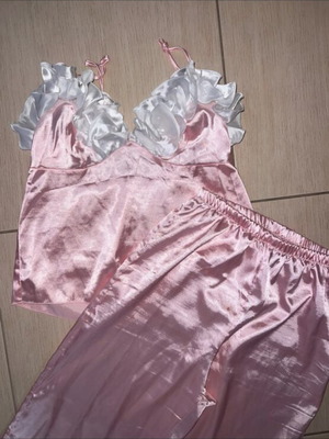 Pink satin pajamas set like new, one size