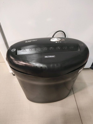 Q CONNECT paper shredder used, black
