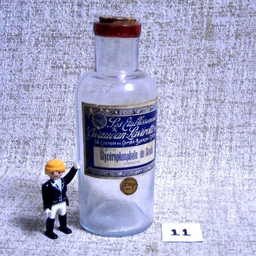 Pharmacy bottle used, vintage, French