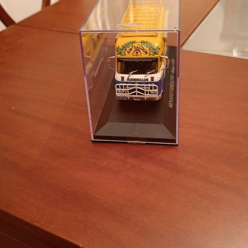 Renault Goelette Dakar 1975 collectible model 1:43 like new