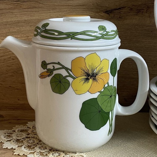 Thomas Germany German porcelain used, set with 8 plates and teapot