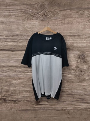 Adidas T-shirt Medium Black and White like new