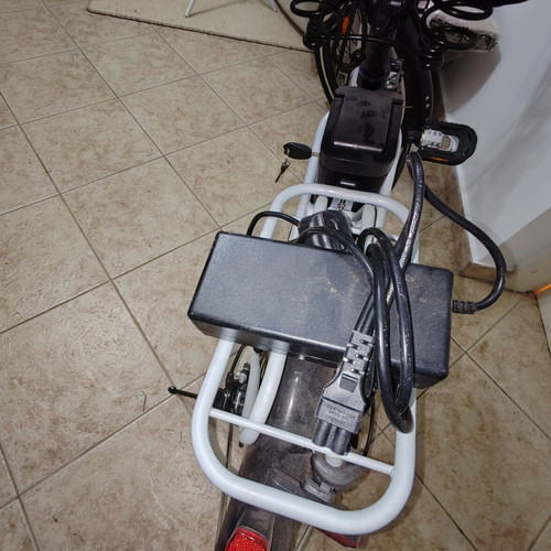 Electric bike like new with battery and charger