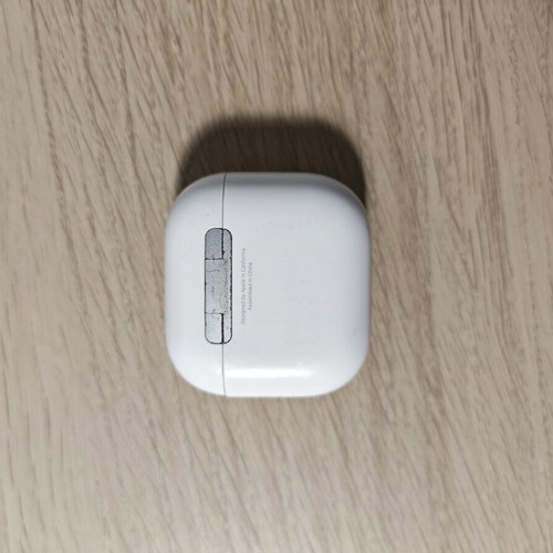 AirPods 4th Gen used, left earbud and case fully functional