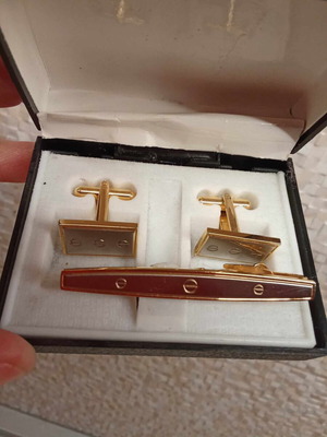 Vintage cufflinks and tie clip set like new, gold and silver colors